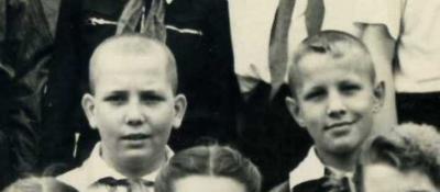 Прикрепленное изображение: Я и Таранов Павел - 1957г. - 4-й класс.jpg